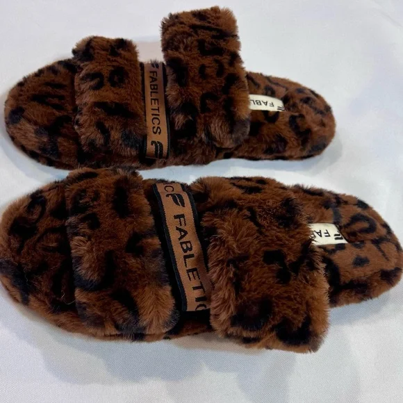 Fabletics Snug Strap Slipper Women’s Leopard Size US 7 NEW - Picture 3 of 6